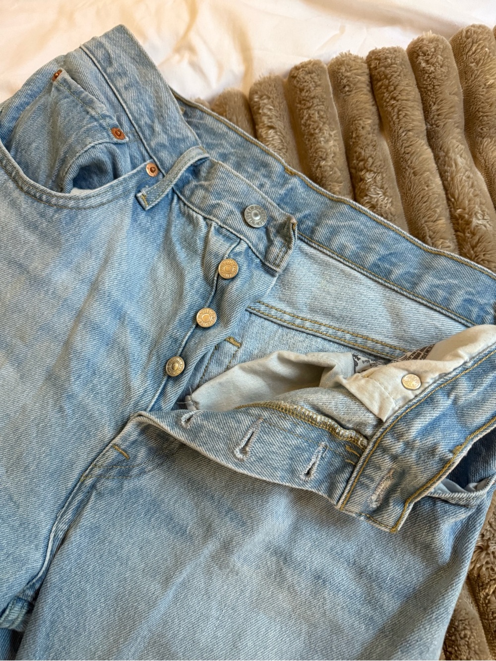Levi's 501 Light Blue Straight Jeans - Picture 3 of 5
